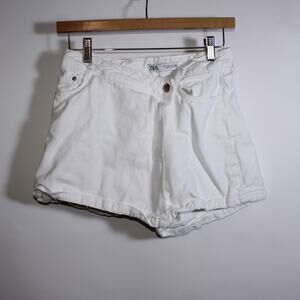 Zara White Denim Shorts With A Front Cover Size S